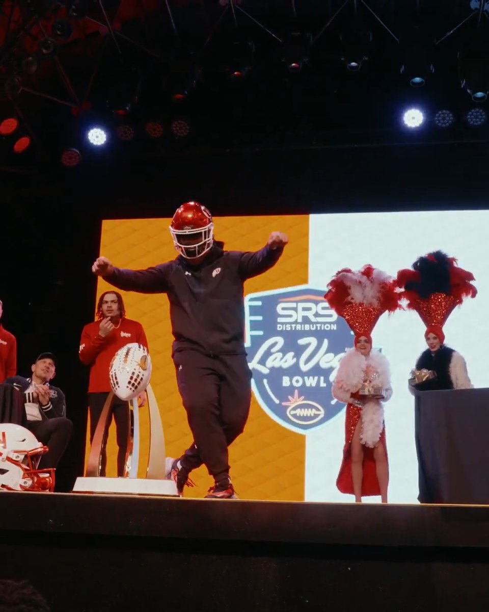 . Pupualii Sepulona came in clutch for the UTES last night at the dance battleโผ๏ธ #GoUtes | Las Vegas Bowl