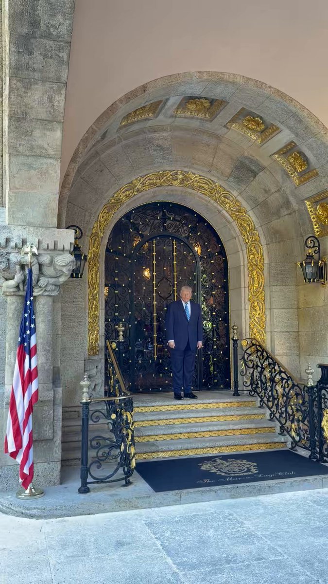 President Donald J. Trump welcomes President Zelensky to Mar-a-Lago 🇺🇸🇺🇦