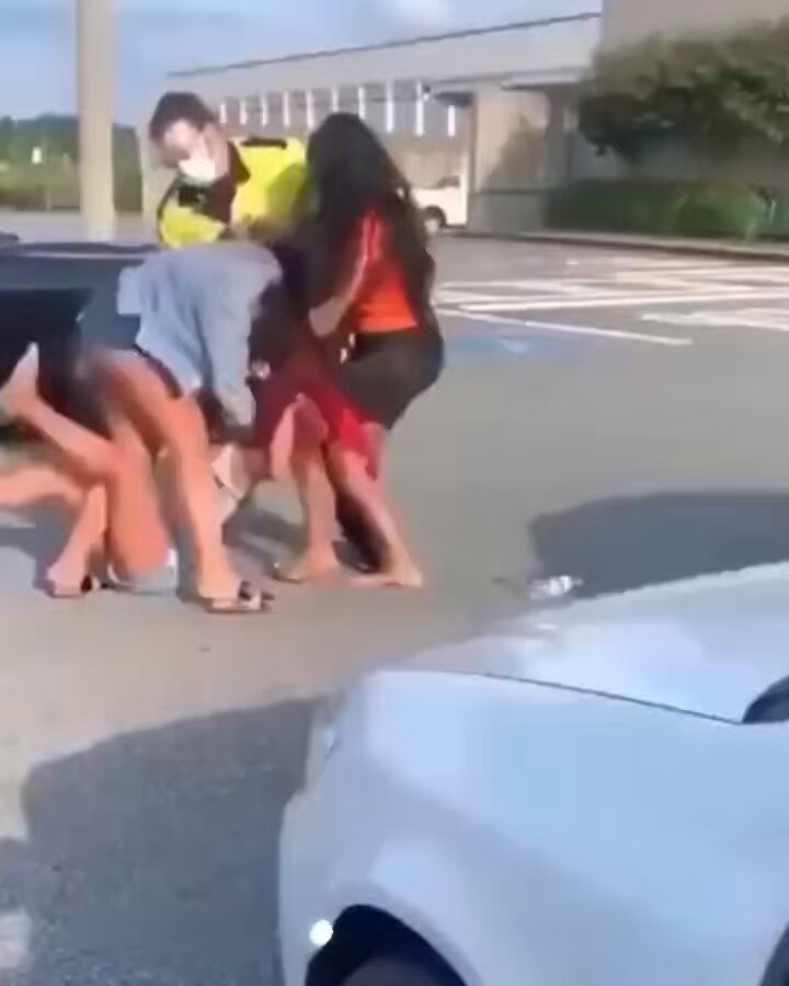 Boyfriend comes in and saves his girlfriend gettin jumped
