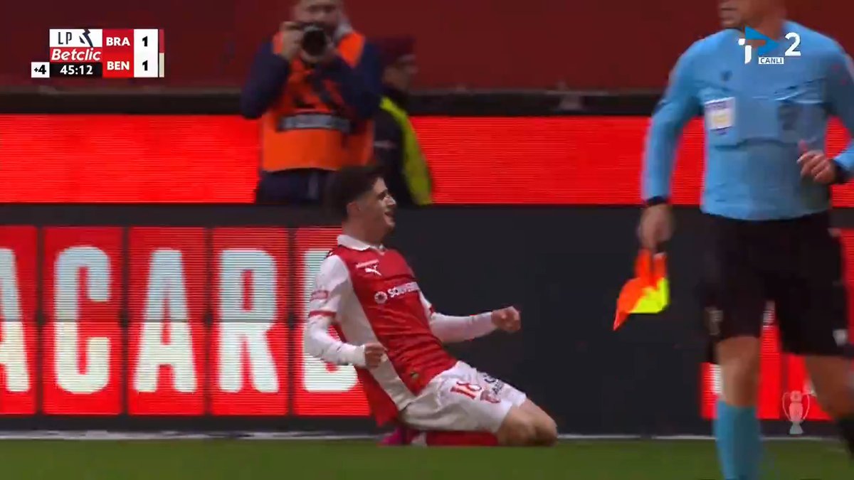Mourinholu Benfica, 1-0 öne geçtiği Braga karşısında 2-1 geriye düştü.