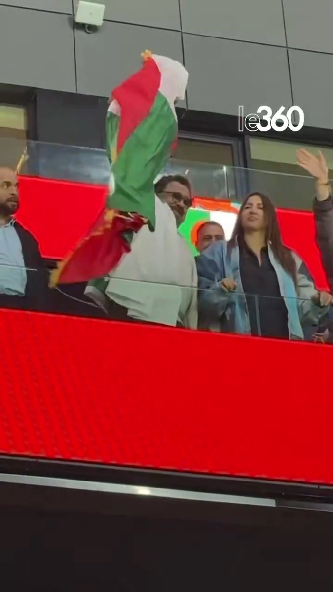 🇲🇦🇩🇿 Cheb Khaled brandit les drapeaux du Maroc et de l’Algérie