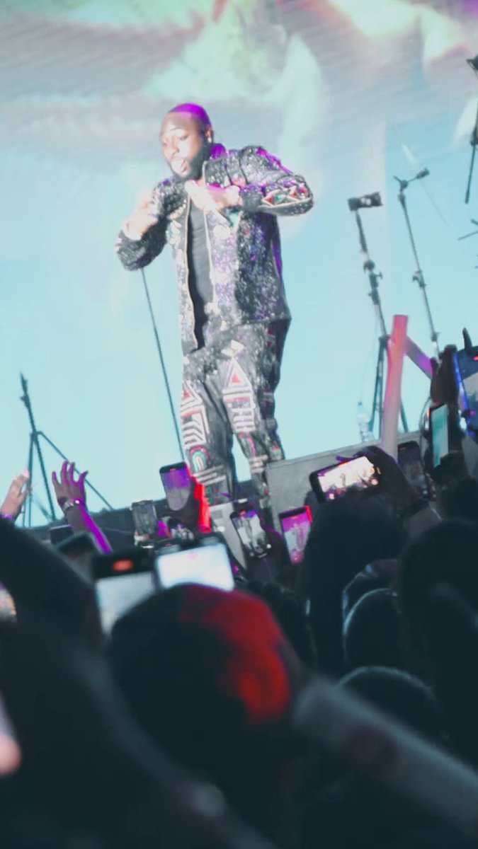 Davido understood the assignment and delivered the BADDEST performance. High energy, with a crowd locked in. 001 didn’t miss.