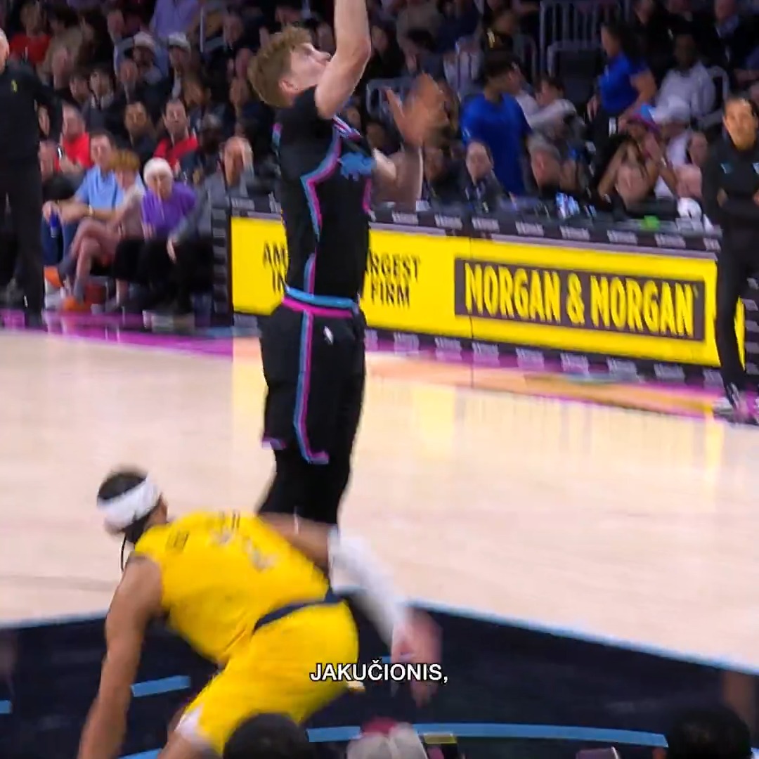 The court vision + The pump fake = The rookie bucket! The Ultimate Assist // Robinhood