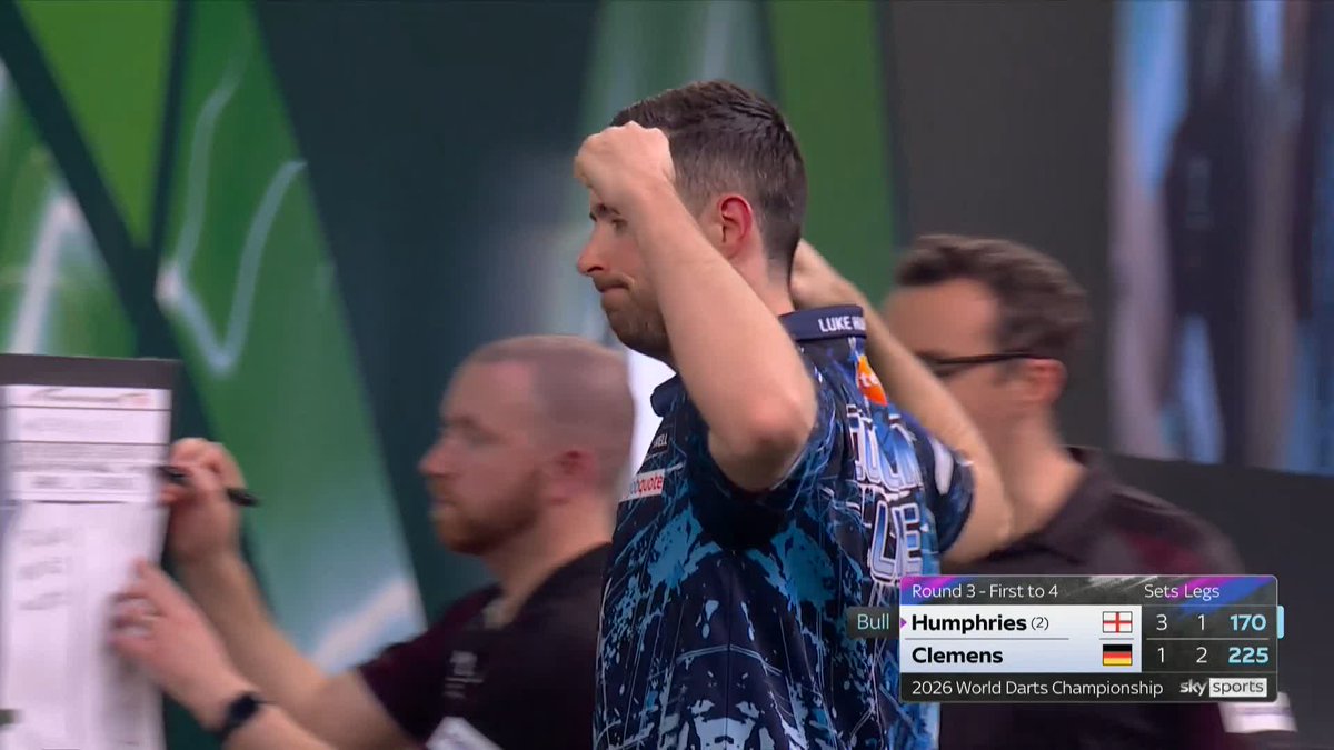 HUMPHRIES BAGS THE BIG FISH! 🎣 The TENTH 170 checkout of the tournament! 👏 Luke Humphries conjures up a spectacular finish to send the crowd wild at Ally Pally! 📺 #WCDarts | R3