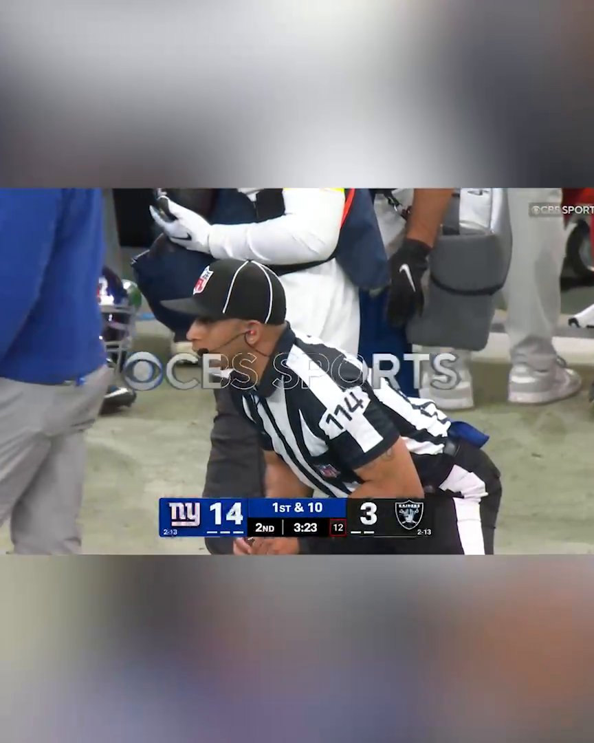 Elite hustle from the ref 😅 (📺 CBS)