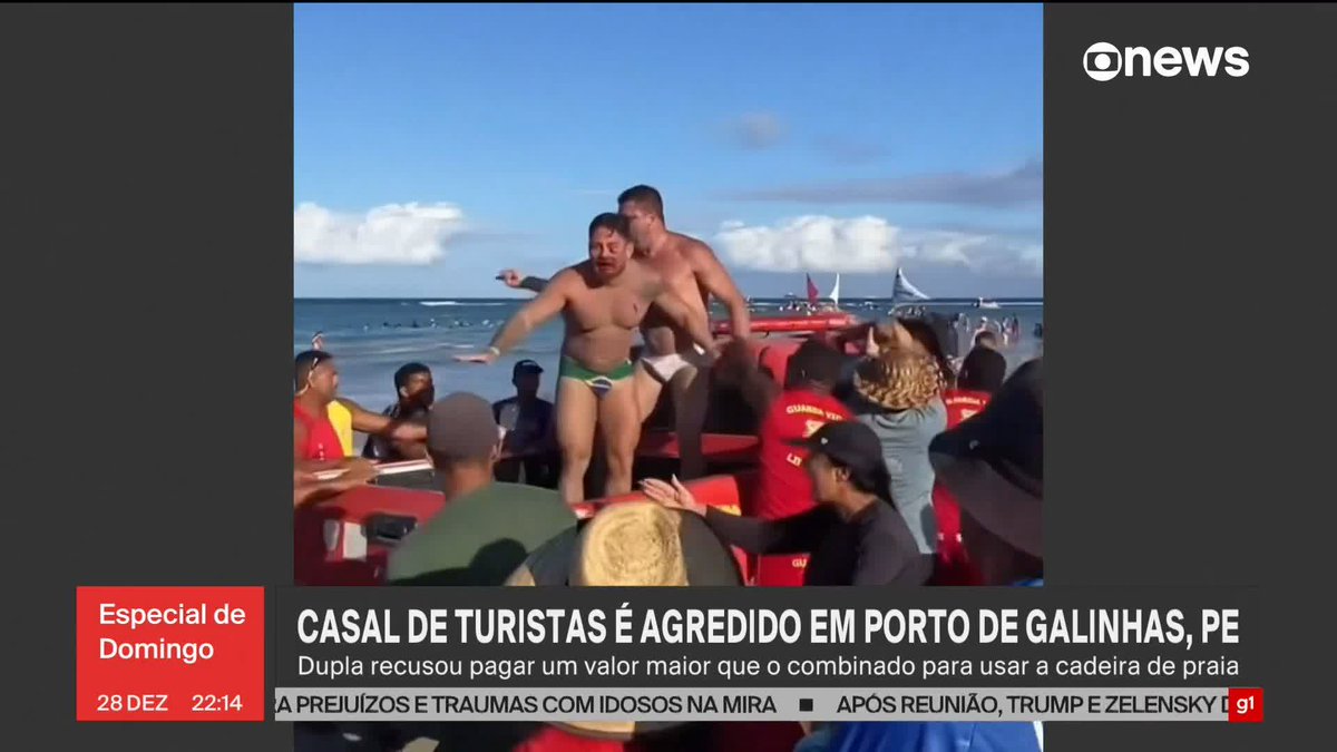 Um casal de turistas de Mato Grosso foi agredido por ambulantes em Porto de Galinhas, no litoral sul de Pernambuco, na tarde de sábado (27). As vítimas disseram que foram atacadas porque se recusaram a pagar um valor maior do que o combinado pelo uso de cadeiras de praia – a cobrança teria passado, sem aviso, de R$ 50 para R$ 80. ➡ Assista na #GloboNews:
