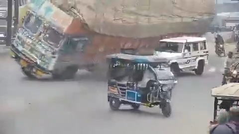 On Cam: Truck loaded with husk overturns, crushing a car on the Nainital highway.