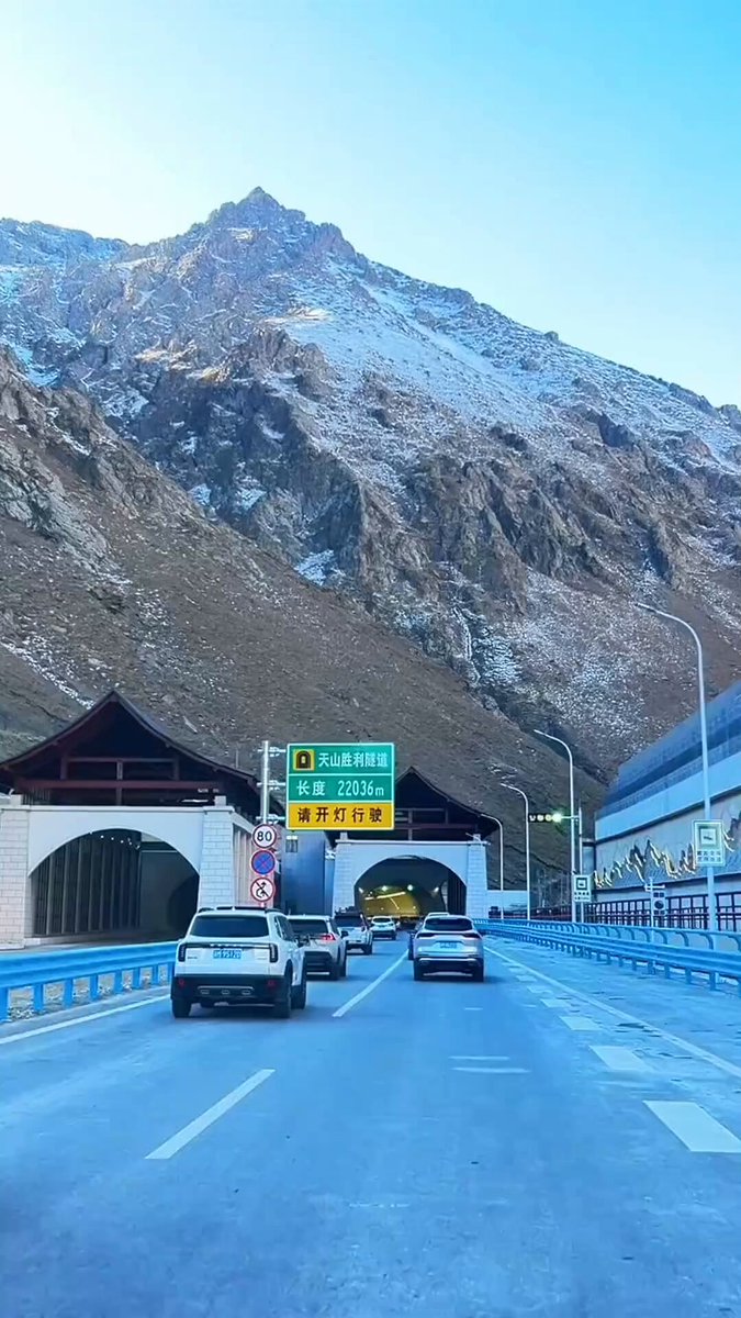 22.03km, This tunnel in Xinjiang took China 56 months, which is a long time. The travel time from Urumqi to Korla has been shortened from 7 hours to 3 hours.😃 It was opened 3 days ago.