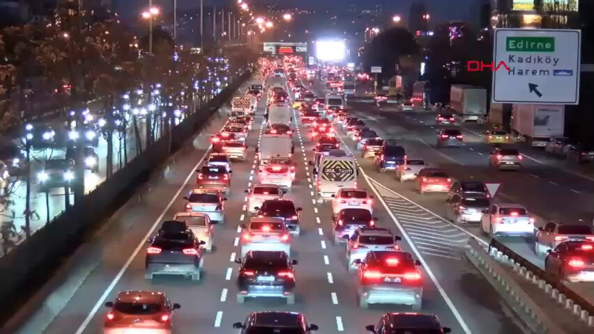 İstanbul'da bu sabah trafik yoğunluğu gözlendi.