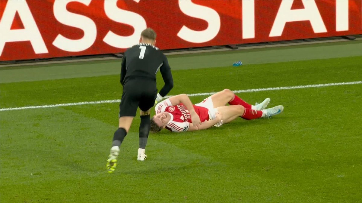 "How is that not a red card?!" "Jay, you seriously need to have a think." Jay Bothroyd and Dermot Gallagher disagree over Bart Verbruggen's challenge on Viktor Gyokeres on Saturday 👀