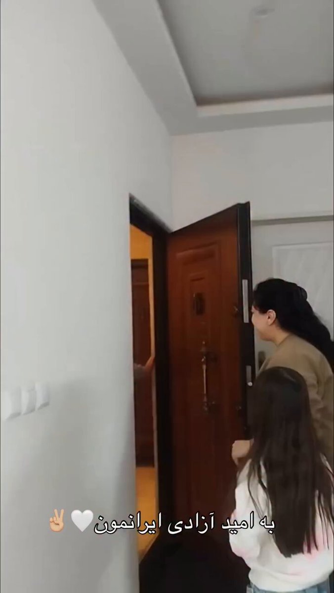 مرضیه آدینه زاده هم اکنون خبر داد که پدر عزیزش علی آدینه زاده بعد از هجده روز بازداشت و بی‌خبری، امروز با قرار وثیقه آزاد شد. ما ملت کبیریم ایران رو پس میگیریم #نبردباتاریکی