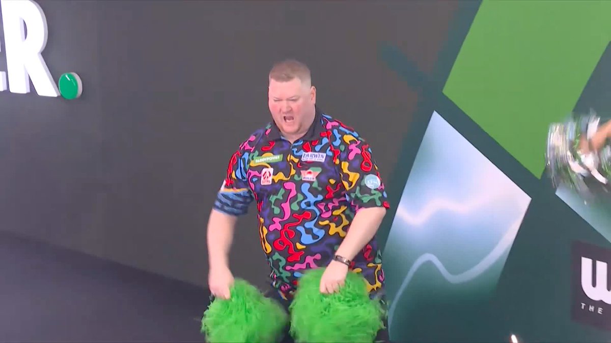 Ricky Evans has got the pom-poms out 🤣 The fastest player in darts with maybe the best walk-on yet at Alexandra Palace 🕺