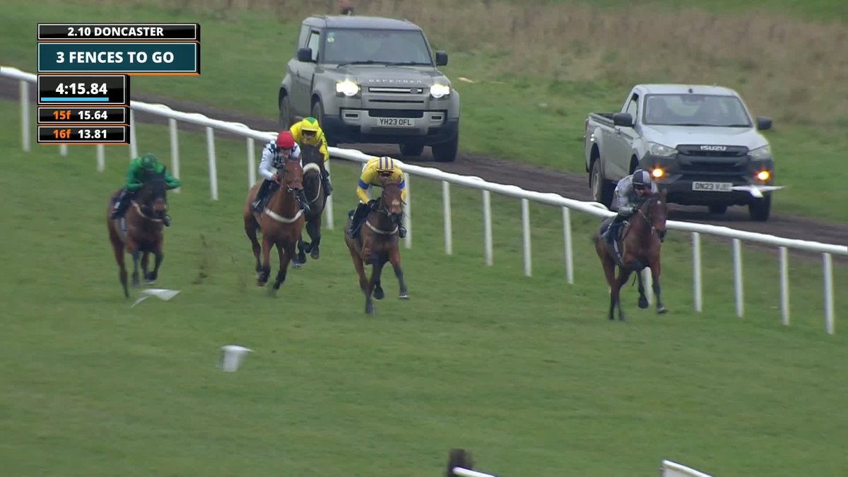 A PERFECT FIVE OUT OF FIVE 🖐️ Spindleberry continues her fine form, taking the Sky Sports Racing Yorkshire Silver Vase Mares' Chase 🥇