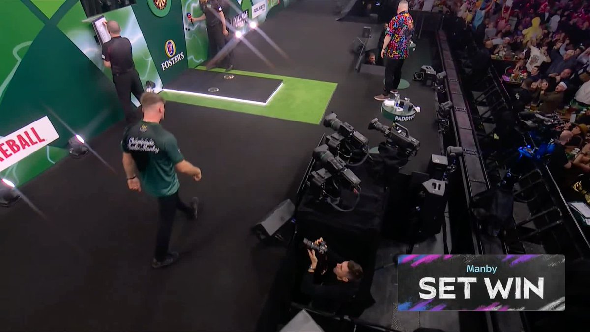 MANBY LEVELS AGAIN! Some match this - Charlie Manby holds his nerve to win the set decider against Ricky Evans to equalise the game! 📺 #WCDarts | R3
