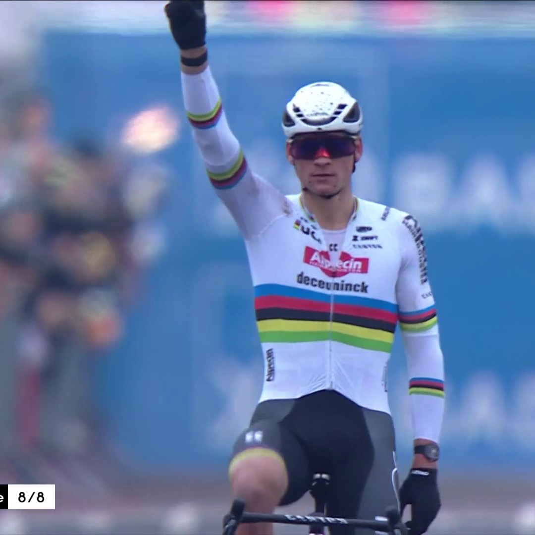 Seul au monde, Mathieu van der Poel s'impose à Loenhout ! Journée à oublier pour Wout van Aert, victime de deux crevaisons… Suivez la saison de cyclo-cross en intégralité sur Eurosport et HBO Max