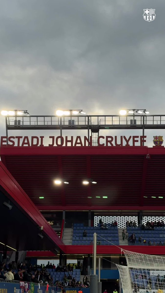 ¡Todo preparado para el entrenamiento de puertas abiertas en el Estadi Johan Cruyff! 💙❤️