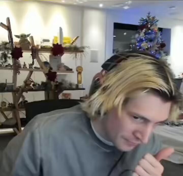 xQc and Stableronaldo got in a call and started DISSING each other but xQc took it WAY TOO FAR after bringing up the Faze situation, saying that Faze MADE Ron😳😬 “Faze paid me to play with you because you FELL OFF so hard”💀