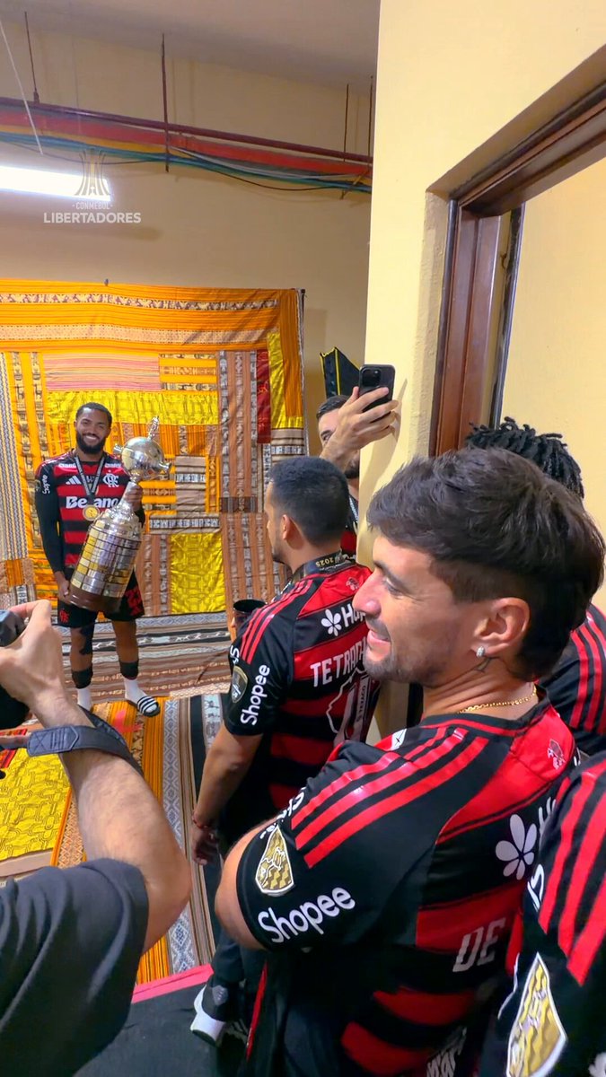 ❤️🇧🇷🖤 O Flamengo e seu povo! Assista ao filme da Final da CONMEBOL #Libertadores em nosso canal do YouTube. 🔗📺
