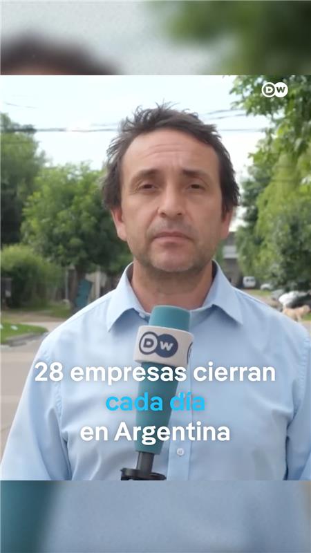 28 empresas cierran al día en Argentina desde que Javier Milei asumió el poder Desde la llegada de Milei a la presidencia, se multiplican cierres y despidos por la apertura de importaciones. El Gobierno defiende el rumbo, mientras crece el debate sobre empleo e industria./mgp