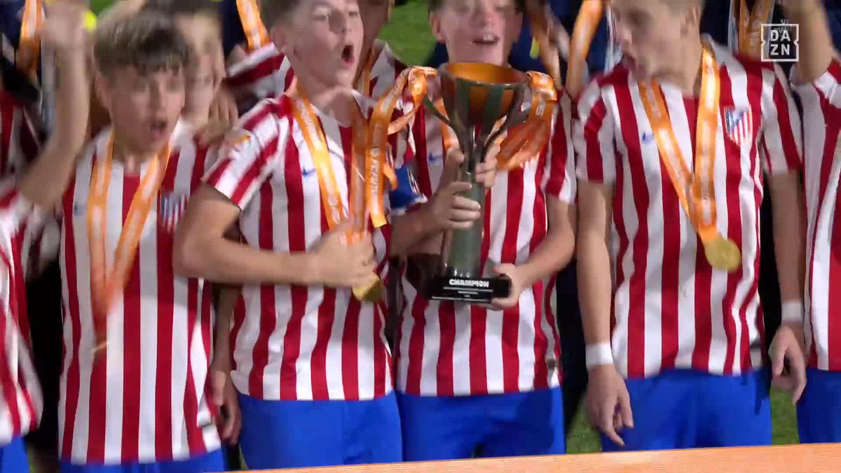 LA CANTERA DEL ATLETI ESTÁ DE MODA 😍 El @atletiacademia levanta el título de #LALIGAFCFUTURES❤️🤍