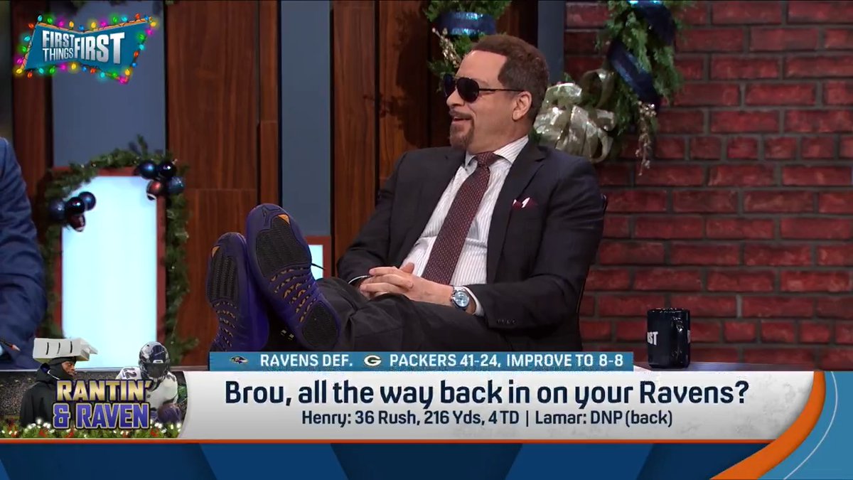 “Am I back after my Ravens… went into Lambeau Field and demanded some bratwurst sandwiches with extra cheese, some chips, and of course, a soda pop.” Chris Broussard didn’t feel comfortable relaxing in his suit and tie…. so he finally brought out THE ROBE 🥪🥤