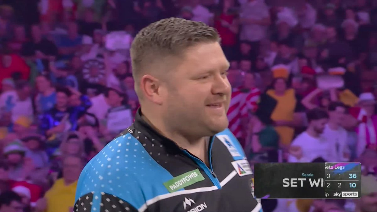SEARLE 3-0 UP! Ryan Searle capitalises on FIVE missed doubles from James Hurrell to take a 3-0 advantage, who is now one set away from becoming the first player through to the quarter-finals! 📺 #WCDarts | R4