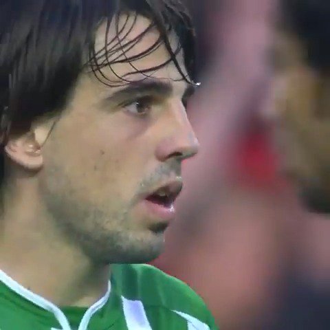 • Sánchez Pizjuán. • 02/05/2012. • Sevilla- Betis. • 1-2. • Beñat. ¿Se puede ganar un derbi sevillano a base de dos lanzamientos magistrales de falta en la frontal del área? Se puede. Tienes que ser vasco y llamarte Beñat Etxebarria Urkiaga.
