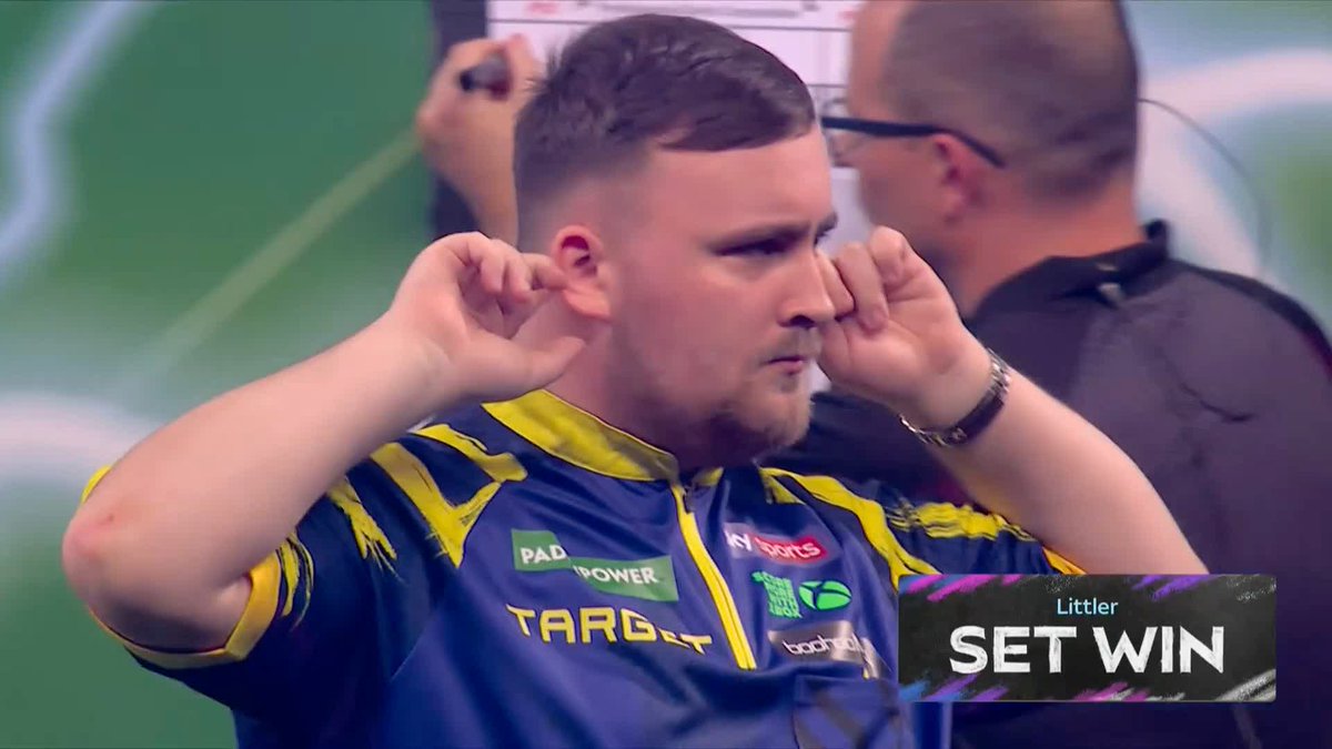 LITTLER LIVIN' GOOD! Luke Littler takes the first set with relative ease against Rob Cross! ๐บ #WCDarts | R4