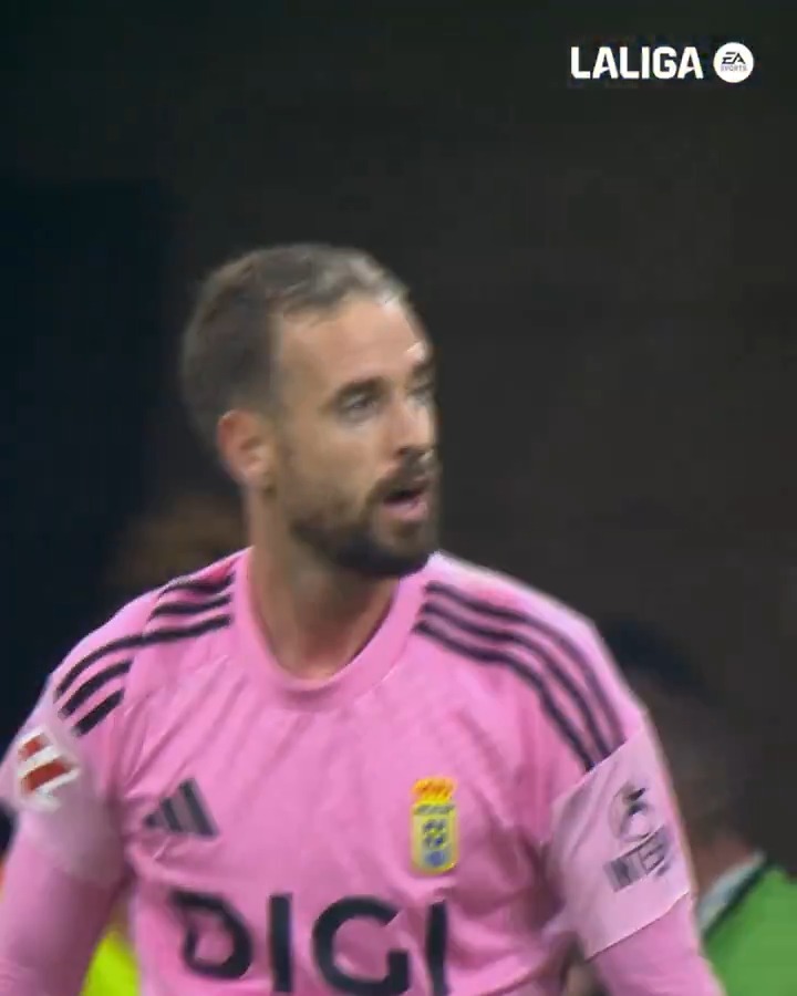 El 𝗠𝗨𝗥𝗢 del Real Oviedo. 💙 LALIGAHighlights