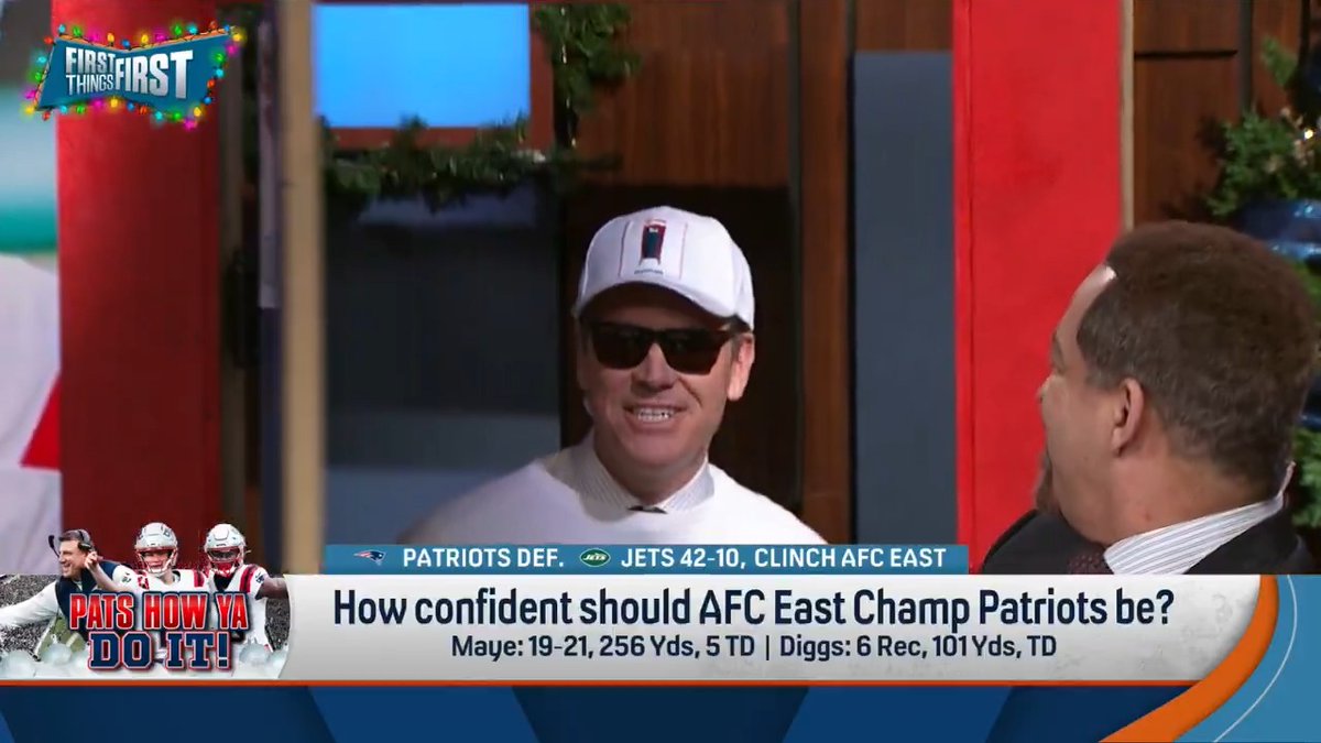 “Hats and T-shirt game for everybody!” Wildes handed out door of destiny hats to everyone after the Patriots won the AFC East 🚪😅