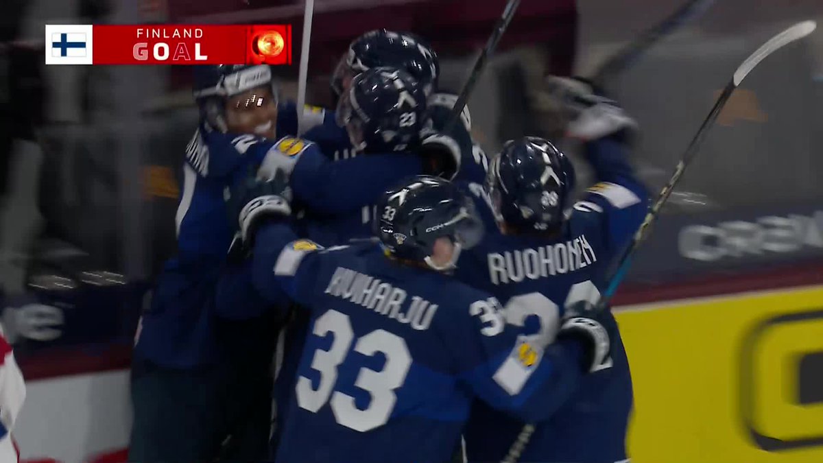 Emil Hemming ties it for Finland with less than 20 seconds left in the game‼️ #WorldJuniors #IIHF