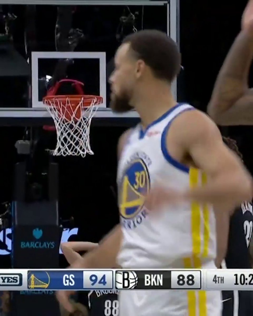 “Tired from carrying this bum ass team” — Stephen Curry says under his breath after breaking a record 😳