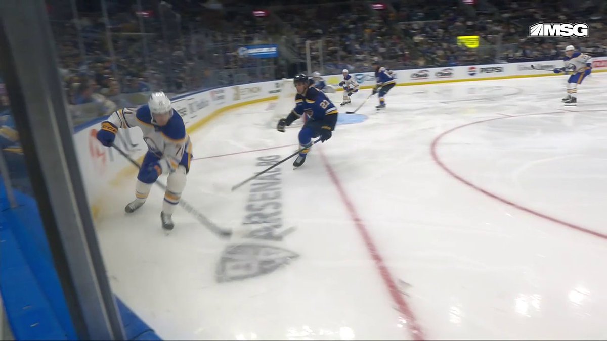 A no-look pass from Ryan McLeod? Zach Benson batting it out of the air? The Buffalo Sabres are really clicking tonight 👏