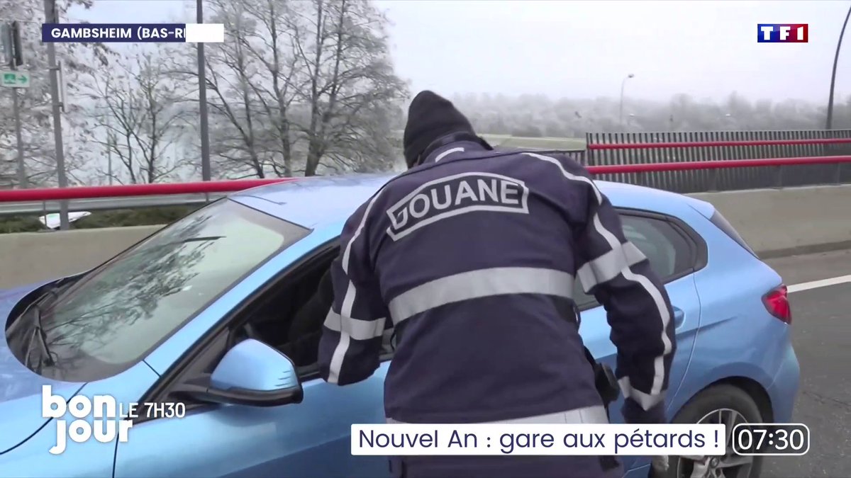 À l'approche du Nouvel An, les douaniers redoublent d'efforts pour traquer l'arrivée des pétards, interdits en France. C'est le cas en Alsace notamment. ▶️ Le journal de Matthieu Karmann dans #BonjourLaMatinaleTF1 avec Maud Descamps ⤵