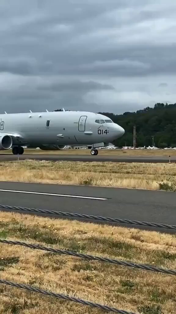 🚨🇺🇸🇩🇰 The United States has approved a $1.8 billion Foreign Military Sales package for Denmark, covering up to three Boeing P-8A Poseidon maritime patrol aircraft. 🔹The P-8A Poseidon is used for: Anti-submarine warfare 🔹Intelligence, surveillance, and reconnaissance 🔹Maritime patrol and search-and-rescue The approval follows a separate recent US authorization for AMRAAM-ER missile sales to Denmark.