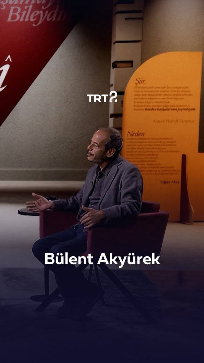 "İnsanlar bu dünyaya bir kelime olarak gelmek ister. Bence böyle olmalı. Bizden geriye bir kelime kalmalı." 🗣 "Edebiyat Dünyası", yazar Bülent Akyürek'in konuk olduğu bölümüyle bu akşam 20.00'de TRT 2'de! 📺