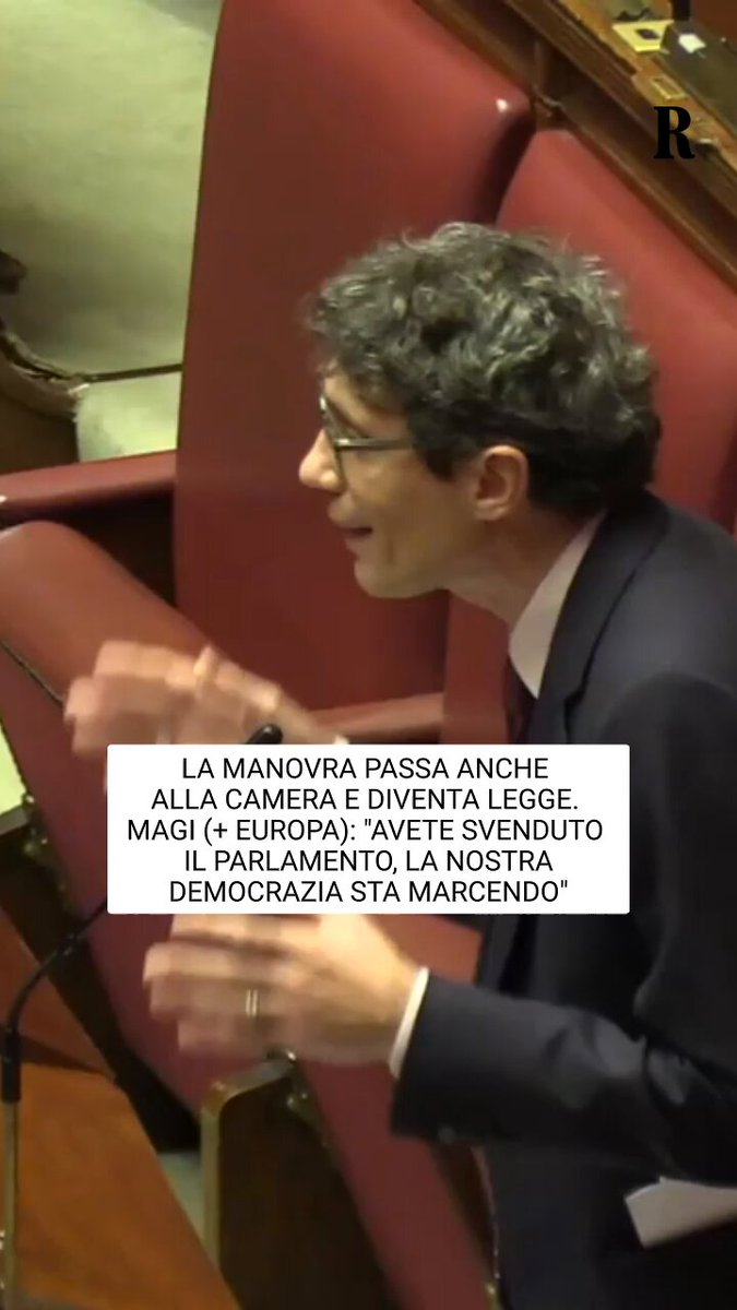 Sventolando alla Camera un cartello con la scritta "Vendesi", il leader di +Europa Riccardo Magi ha dichiarato: "La nostra democrazia parlamentare sta marcendo, rendiamocene conto". "Questa Manovra è stata esaminata da 10 persone in Commissione Bilancio, questo posto si può chiudere, vendere, valorizzare come fa il vostro amico Trump", ha detto il deputato nelle dichiarazioni di voto alla Manovra. "Stiamo andando verso una china pericolosissima". La legge di bilancio è poi stata approvata con 216 sì, 126 contrari e 3 astenuti.