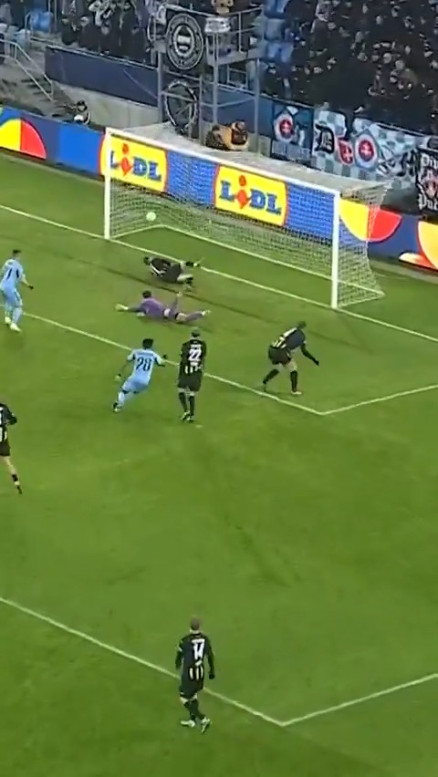 Is this the best solo goal ever? 👀 Cesar Blackman 🤯 #UECL | ŠK Slovan Bratislava