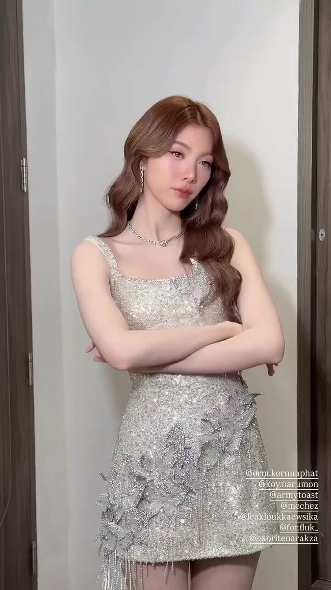 กรี๊ดดดดดด ห๊าาาา ออมลู๊กกก น้องออมสวยมากก โซ๊ะมาก จึ้งมาก ชีเสิร์ฟ ๆๆ ติ๊กถูกทุกข้อออ LINGORM COUNTDOWN ICONSIAM #LingOrmHNYatICONSIAM