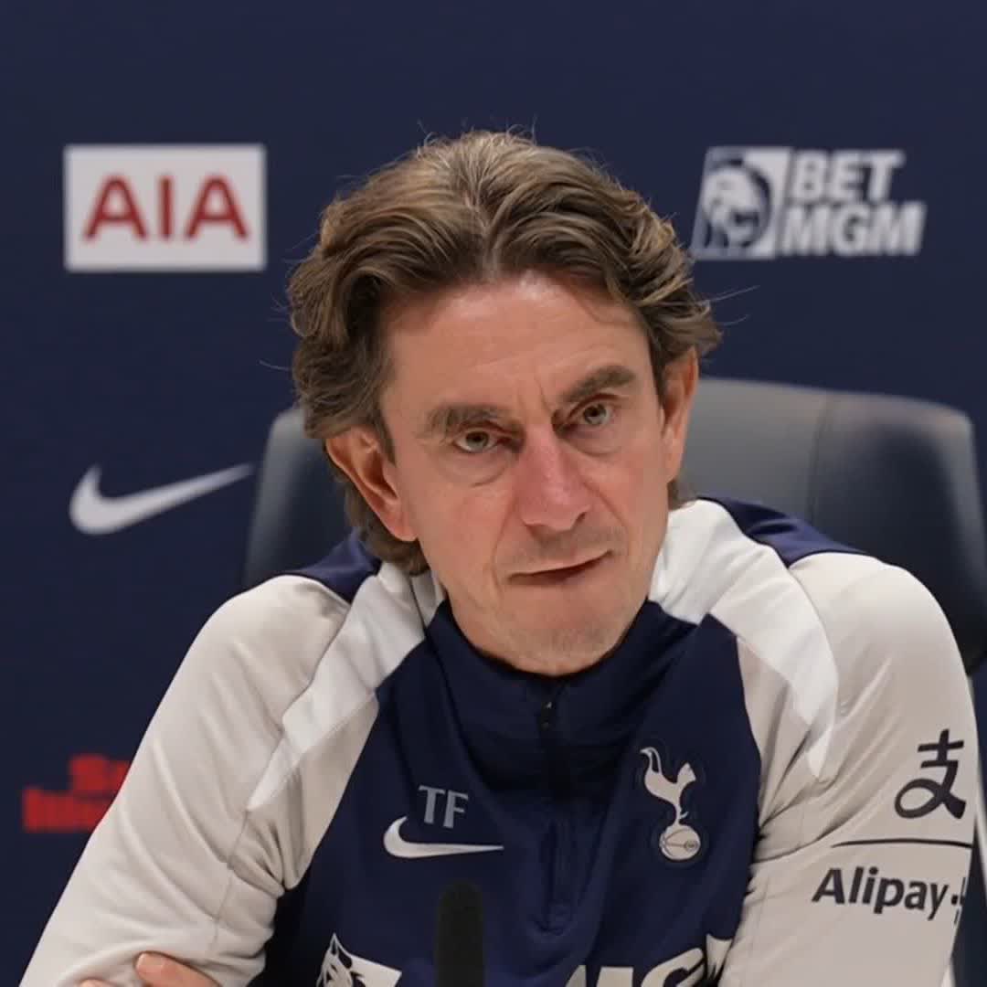 Thomas Frank reacts after Crystal Palace agreed a fee of £35m with Tottenham Hotspur for Brennan Johnson 🎙️