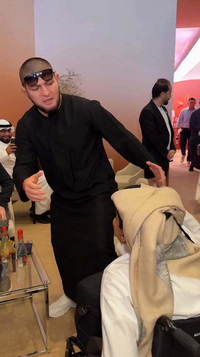 Khabib meets Ghanim Al-Muftah, World Cup 2022 presenter and global inspiration 🤍