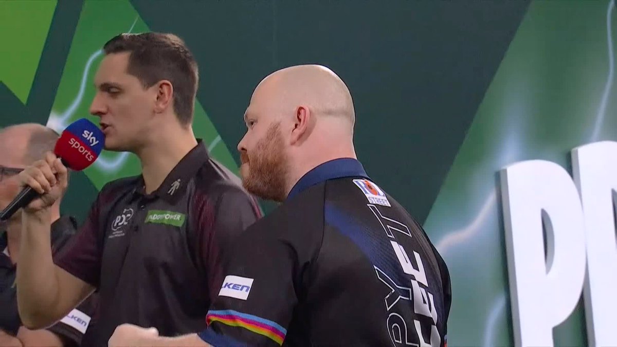HOOD STILL FLAWLESS 🤯 This is just incredible from Justin Hood 😳 Hood has hit NINE of his NINE double attempts - and more importantly, he leads Josh Rock THREE-nil! 📺 #WCDarts | R4