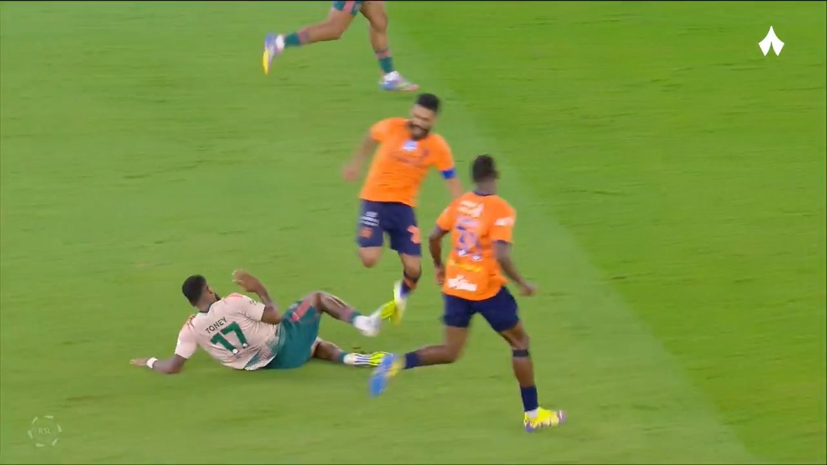 تدخل ايفان توني 😨😨😨 اللقاء القادم أمام #النصر