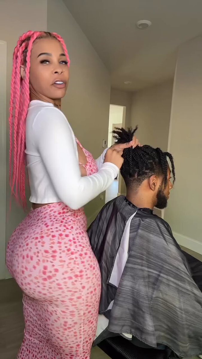 Caption: give me tips in the comments on how I can improve 💈 ✂️ #femalebarber #atlantabarber #haircut #hairline #girlboss #atl