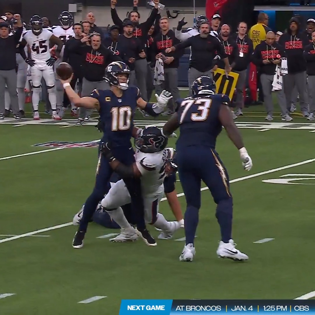 I hate this play in the NFL… What is Sheldon Rankins supposed to do here? You can’t body slam, trip or put your weight onto the quarterback and they don’t blow the play dead Just frustrating for the defender #htownmade