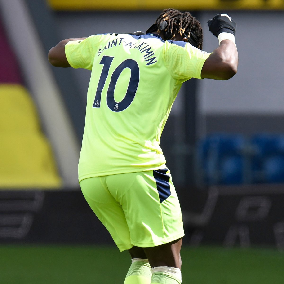 El video que subió el Newcastle United de este golazo de Allan Saint-Maximin porque hoy juegan contra el Burnley😮‍💨💛🦅