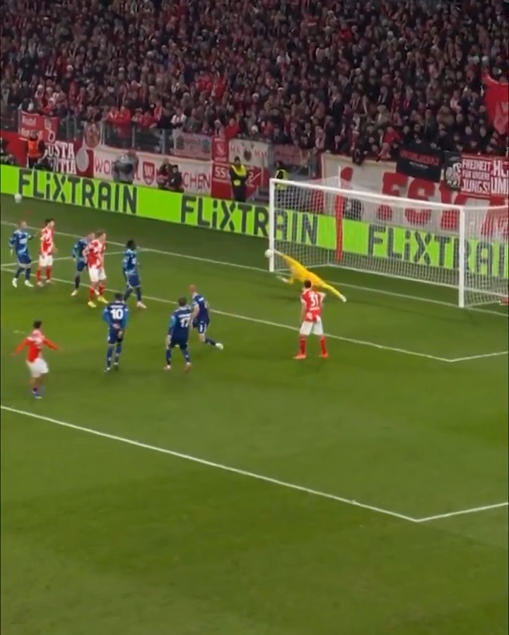 Insane Okan Kocuk reflexes! 🤯 #UECL | Samsunspor 🇹🇷