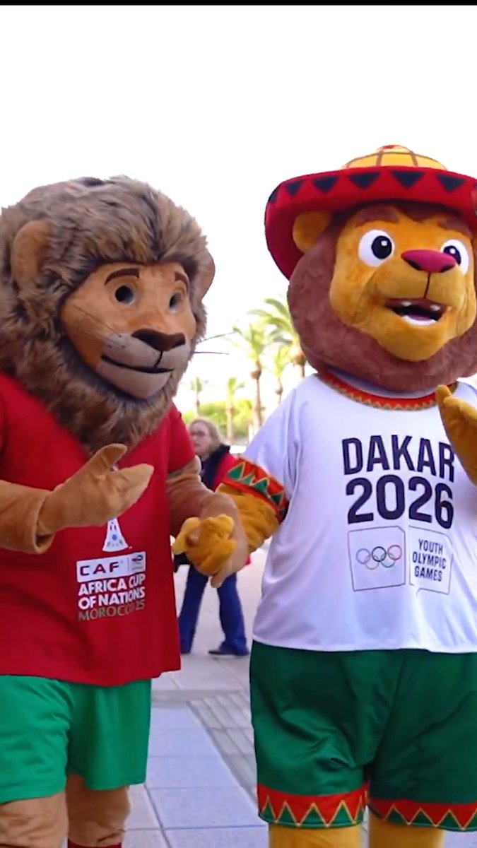 A warm welcome as Assad meets Ayo, the official mascot of the Dakar 2026 Youth Olympic Games. 🦁 #TotalEnergiesAFCON2025