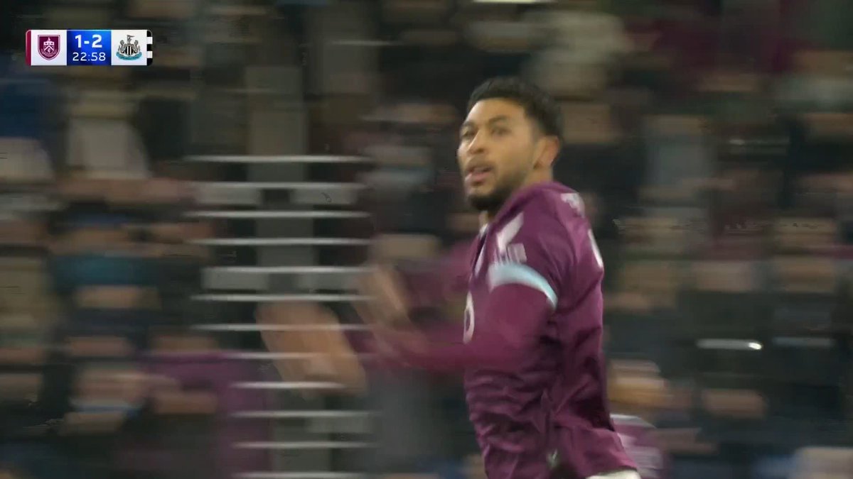 Josh Laurent fires in a brilliant volley for Burnley! 🎯
