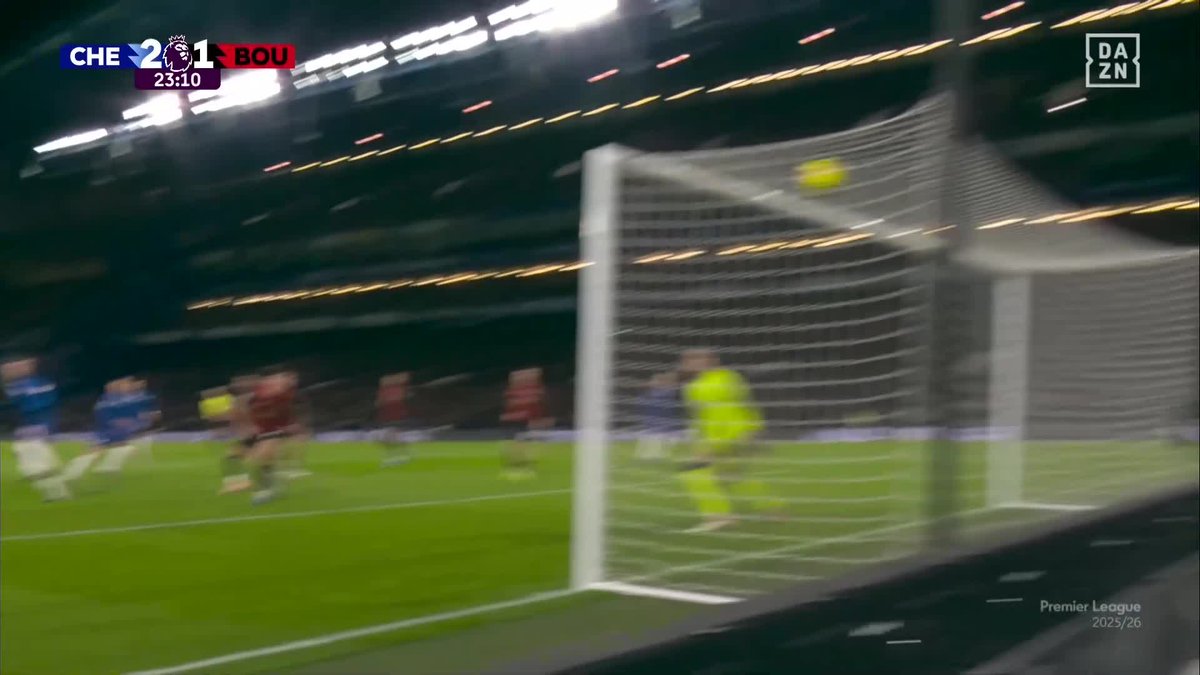 ENZO FERNANDEZ NO QUERÍA ACABAR EL 2025 SIN CELEBRAR UN GOLAZO 🫨✨ DIRECTITO A LA ESCUADRA 🎯 #PremierLeagueDAZN 🏴󠁧󠁢󠁥󠁮󠁧󠁿⚽